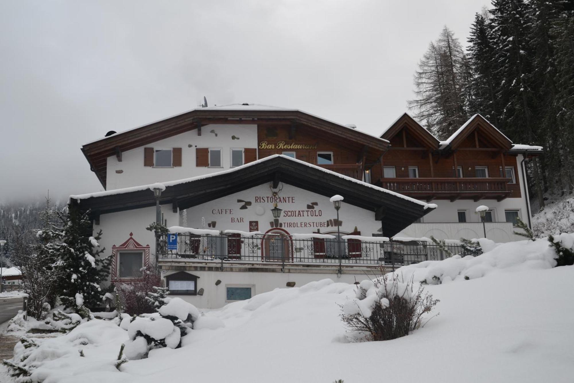 Hotel Scoiattolo Selva di Val Gardena Exterior photo